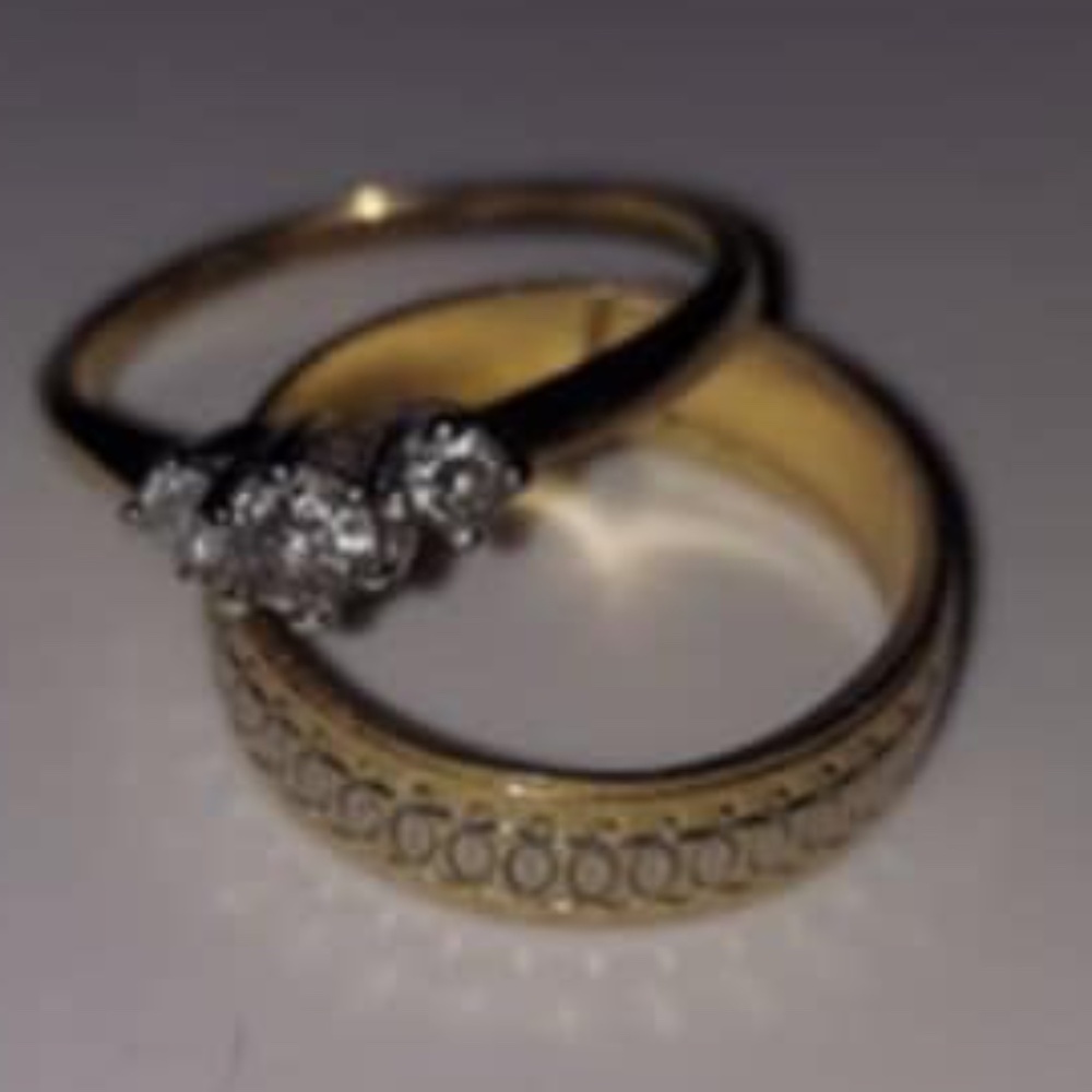 Gold Jewelry with Elegant Design